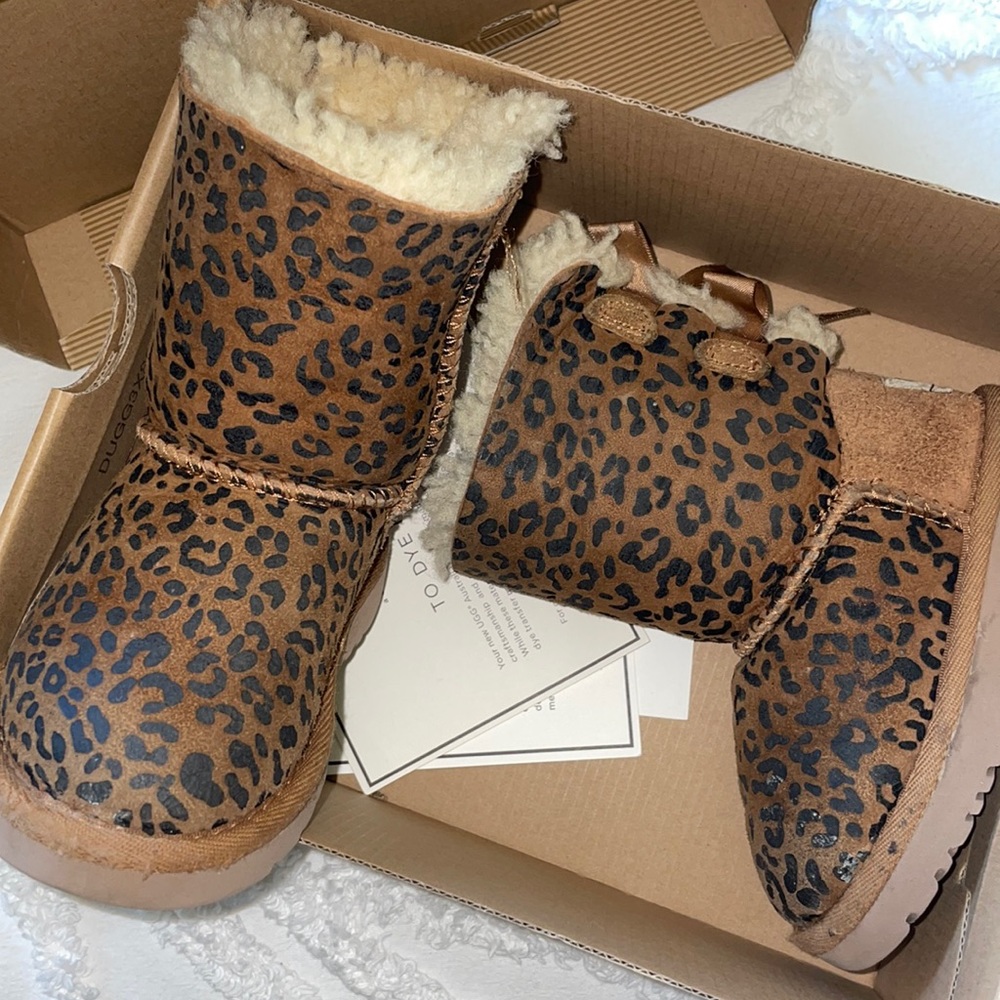 Uggs - cheetah print